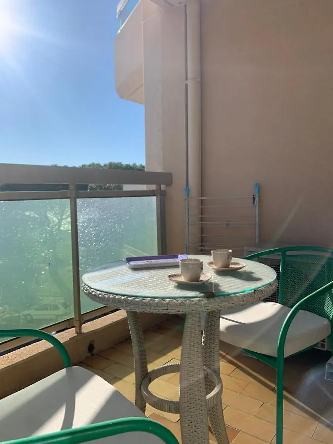 Apartment Port Plage Centre Ville Et Soleil Saint-Raphael